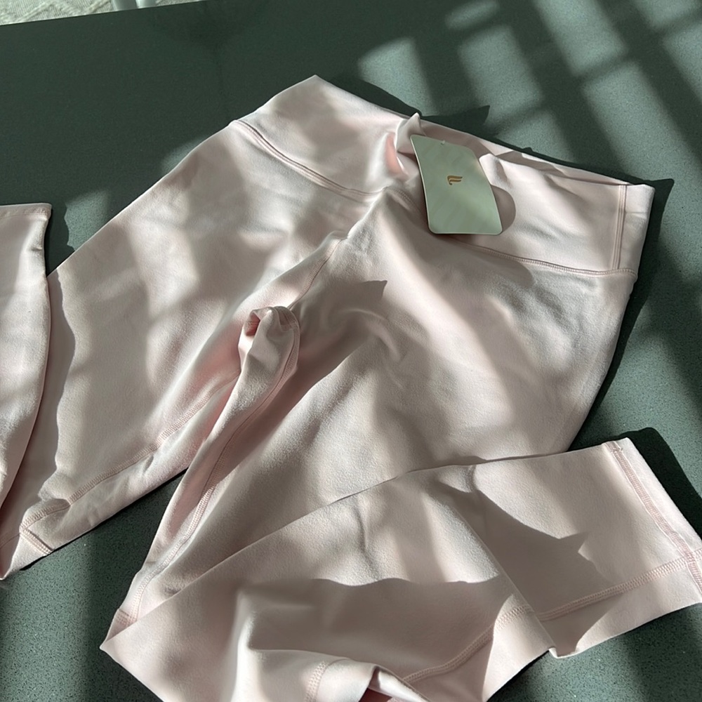 Fabletics High Waisted Powerhold Legging. Women’s L- short. Pink